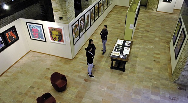 Castelli aperti ai turisti e all'arte. Andy Wahrol in mostra a Pagazzano