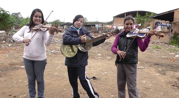 La Recycled Orchestra di Cateura: quando la musica salva