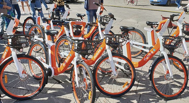 Il bike sharing conquista la città. Mobike: 30 mila corse in 8 mesi