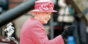 La Regina Elisabetta dice stop alle pellicce