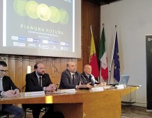 Dida foto: La fase di apertura dei lavori > Da sinistra: Giovanni Malanchini, Matteo Rossi, Sebastian Nicoli e Cesare Bonacina