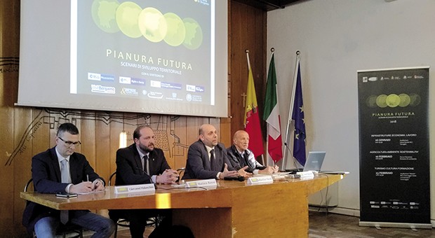 Dida foto: La fase di apertura dei lavori > Da sinistra: Giovanni Malanchini, Matteo Rossi, Sebastian Nicoli e Cesare Bonacina