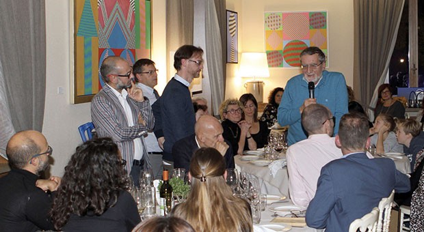 Claudio Bonfanti premiato alla cena di compleanno di infoSOStenibile