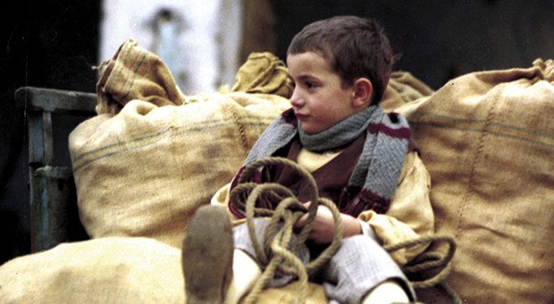 Una scena tratta dal film L'albero degli zoccoli, 1978