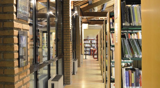 Biblioteca Comunale CarloBertolazzi Biblioteca Comunale CarloBertolazzi